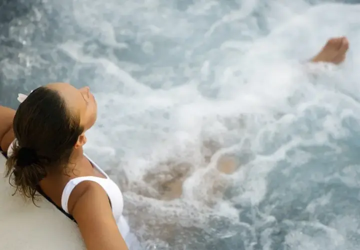 Jak korzystać z jacuzzi w hotelu – uniknij najczęstszych błędów